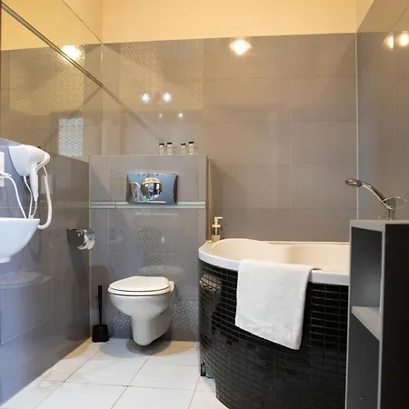 New Adler Nocleg ze śniadaniem Łódź