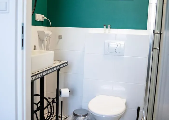 Alojamento de Acomodação e Pequeno-almoço New Adler Łódź