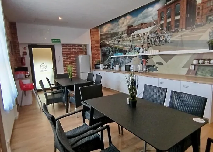 Alojamento de Acomodação e Pequeno-almoço New Adler 3*