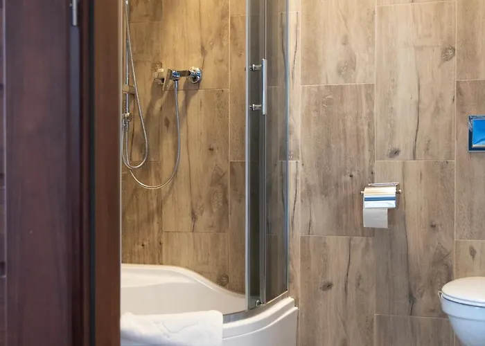 New Adler Alojamento de Acomodação e Pequeno-almoço Łódź